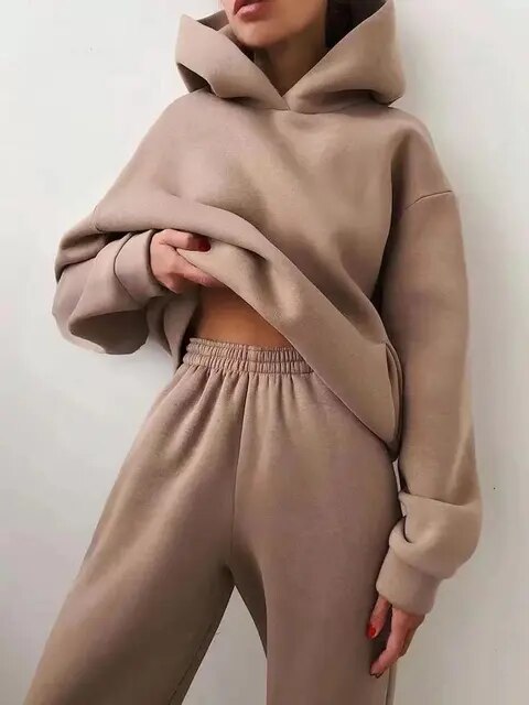 Vielseitiges Damen Hoodie & Jogginganzug Set: Ideal als Loungewear & sportliche Freizeitkleidung.