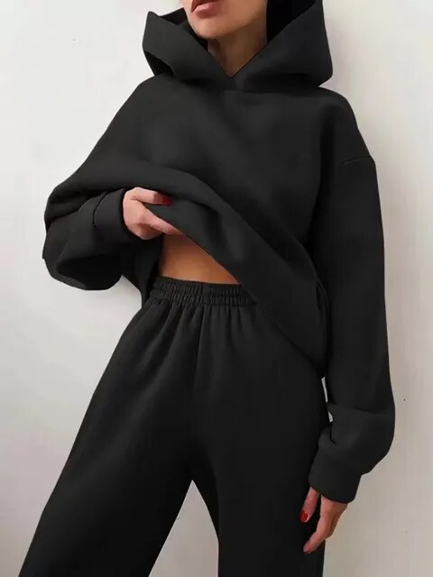 Lässiger Damen Freizeitanzug: Stilvoller Hoodie & Jogginghose Zweiteiler für jeden Tag.