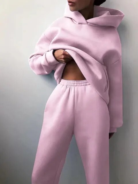 Gemütliches Damen Hoodie & Jogginganzug Set: Perfekt für kühle Tage oder entspannte Abende.
