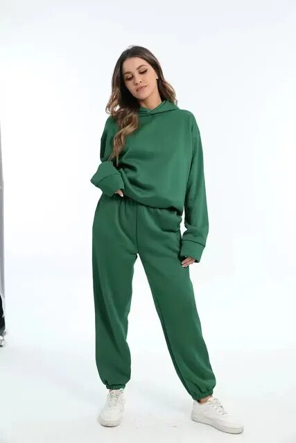 Stilvolles Damen Freizeit Set: Sportlich-lässiger Hoodie & Jogginganzug für Modebewusste.