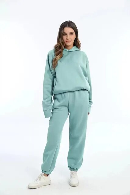 Damen Zweiteiler mit Kapuze: Komfortables Hoodie & Jogginghose Set für Sport & Freizeit.