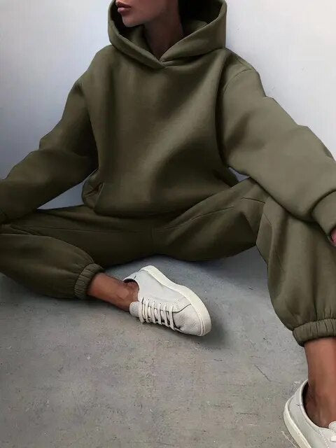 Modisches Damen Hoodie & Jogginghose Set: Vielseitiger Zweiteiler für Stil & Bequemlichkeit.