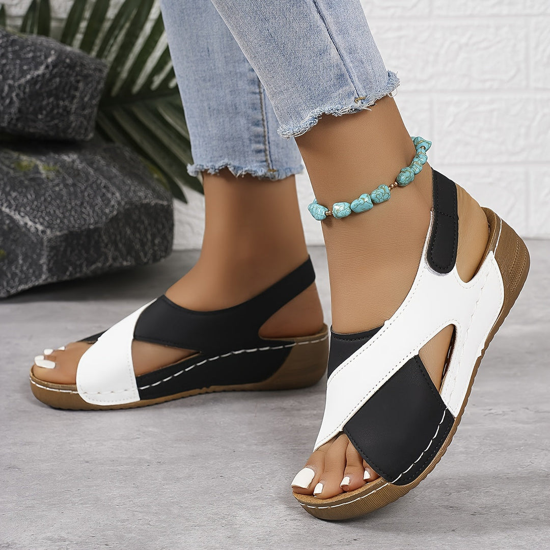 Damen Isabella Sommersandalen am Fuß, zeigen Komfort & lässigen Sommer-Stil.