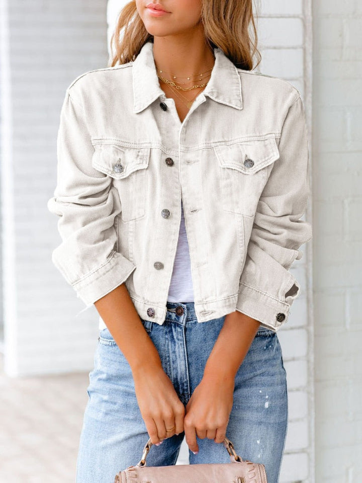 Vielseitige Damen Jeansjacke mit lockerer Passform, bequeme Oberbekleidung für Herbsttage.