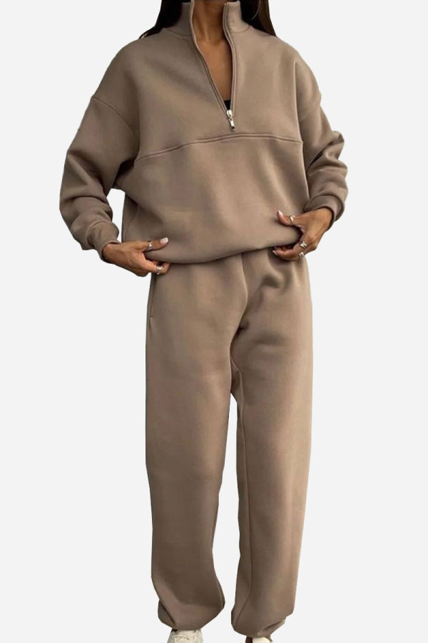 Damen Jogger Set: Gemütlicher Kapuzenpulli & Jogginghose. Perfekt für entspannte Tage als Freizeit- & Hausanzug.
