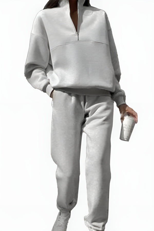 Weiches Damen Jogger Set, ganzjährig tragbar. Komfortabler Kapuzenpulli und Jogginghose für Zuhause & Reisen.