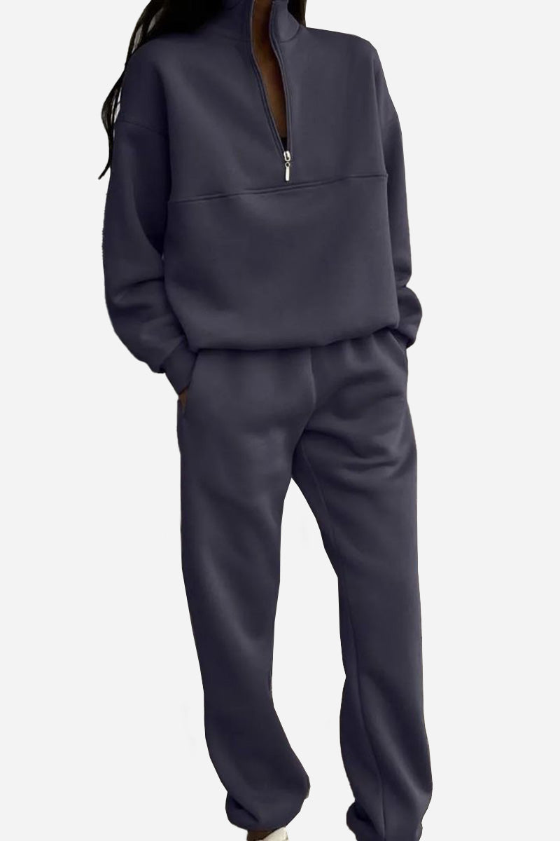 Sportlicher Damen Zweiteiler: Jogger Set mit Kapuzenpulli und Hose. Perfekt für Sport und entspannte Stunden.