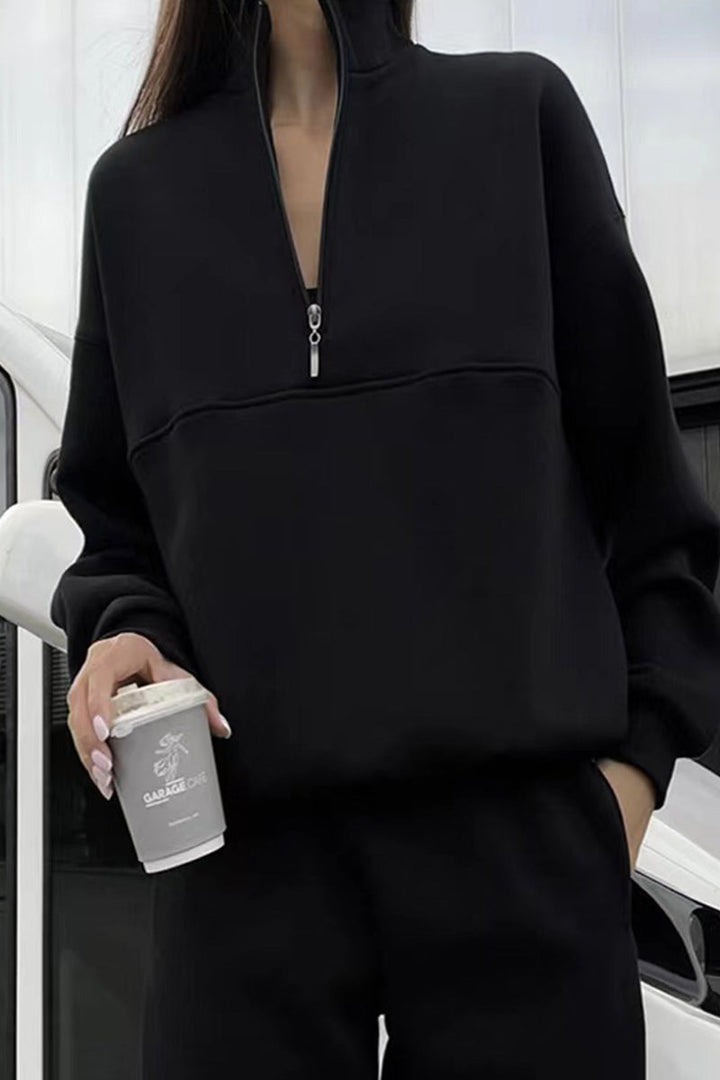 Damen Freizeitanzug: Gemütlicher Kapuzenpullover & Jogginghose. Idealer Zweiteiler für Frühling, Herbst und Reisen.