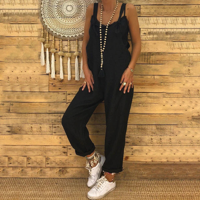 Moderner Herbst Jumpsuit für Damen, lässig mit weitem Bein, tiefem V-Ausschnitt & seitlichen Taschen.