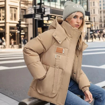 Damen Kapuzen-Pufferjacke, warm & schlank, ideal für Winter & Alltag. Stilvolle, bequeme Winterjacke.
