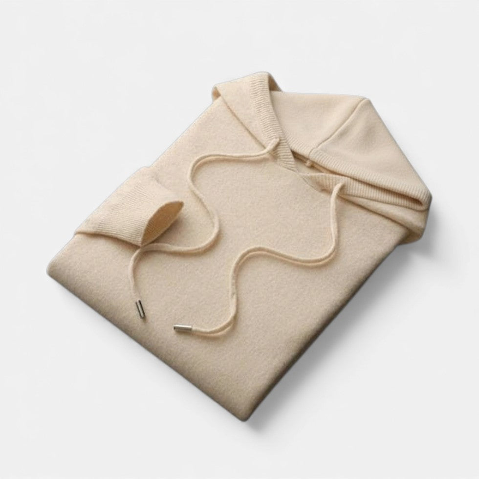 Frau trägt weichen Damen Hoodie mit Kapuze. Perfektes Oberteil für Freizeit und Alltag. Ideal für Damenmode.