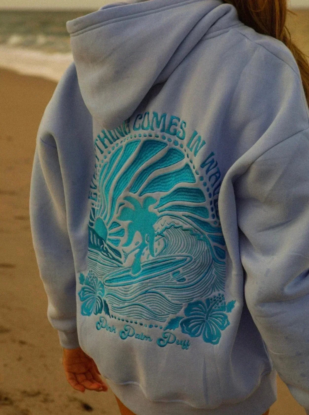 Bequemer Damen Langarm-Hoodie mit eleganter Wellenstickerei, perfekt für Freizeitlooks.