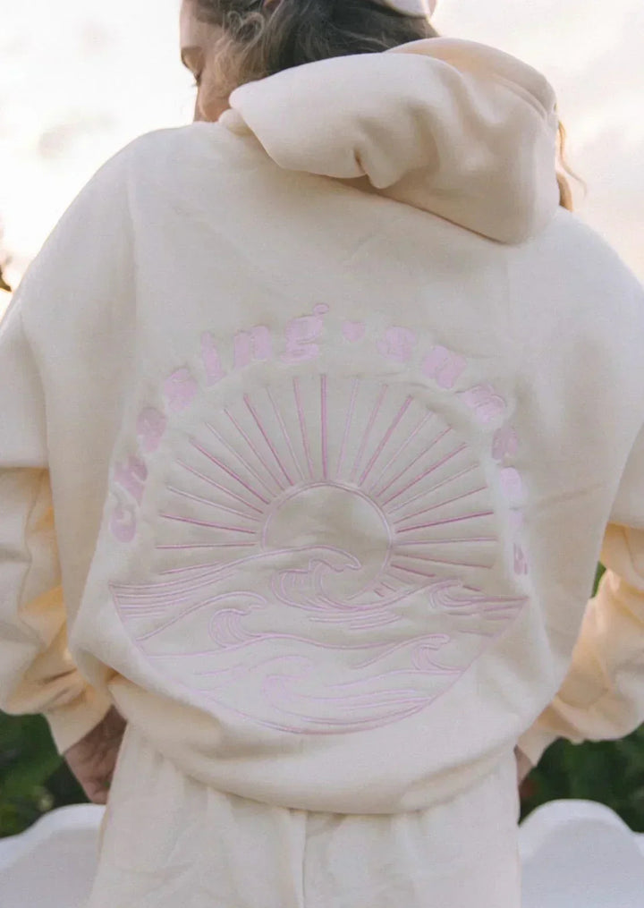 Stilvoller Damen Kapuzenpullover mit Wellenstickerei, bequem und modern für Alltag und Freizeit.