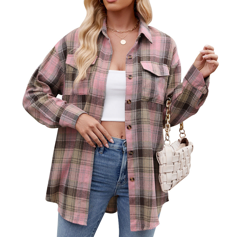 Kariertes Langarmhemd für Damen, locker geschnitten, auch als leichte Übergangsjacke tragbar.