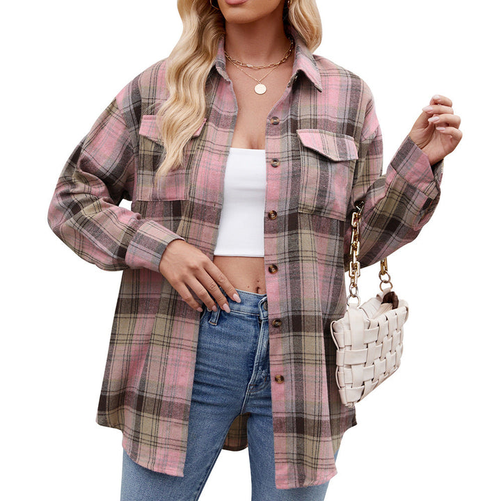 Kariertes Langarmhemd für Damen, locker geschnitten, auch als leichte Übergangsjacke tragbar.