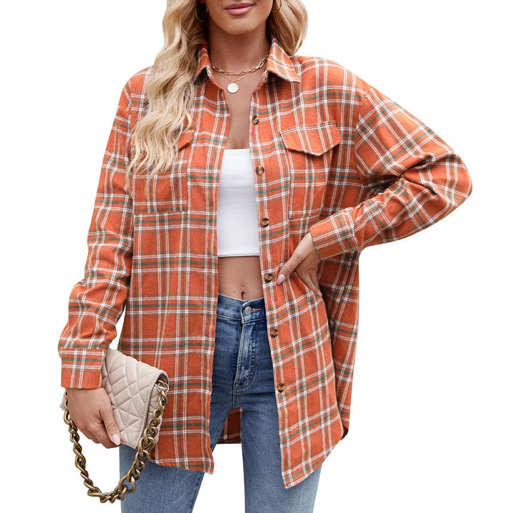 Stylisches kariertes Damenhemd mit Langarm und lockerem Schnitt, ein Must-have für Herbst-Outfits.