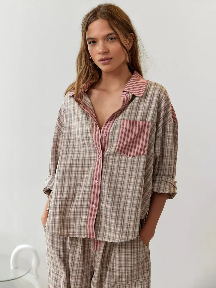 Damen kariertes Zweiteiler Set in Rosa-Blau für Frühling; stilvolles Freizeit-Outfit mit bequemem Schnitt.