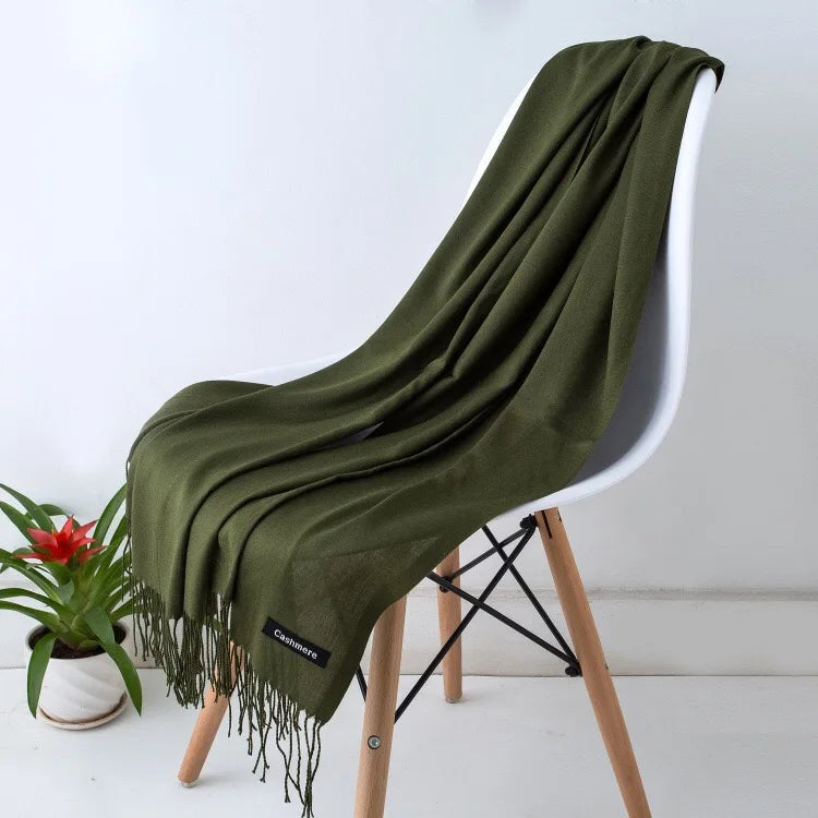 Eleganter Frauen Kaschmirschal, ein vielseitiges Mode-Accessoire.