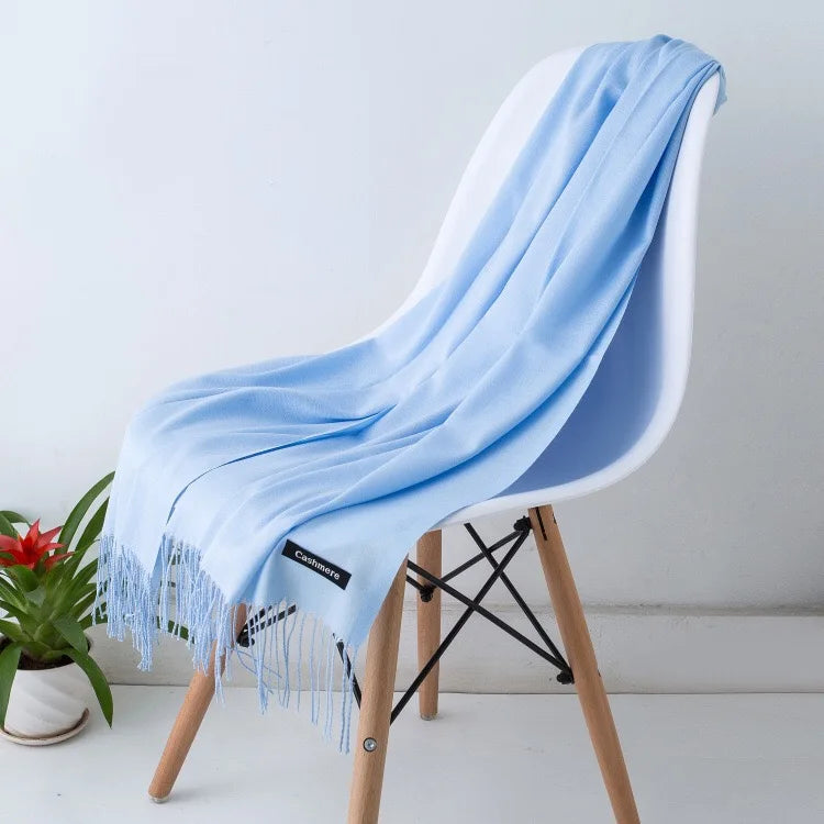 Kuschelig warmer Kaschmirschal für Damen, ideal für den Winter.
