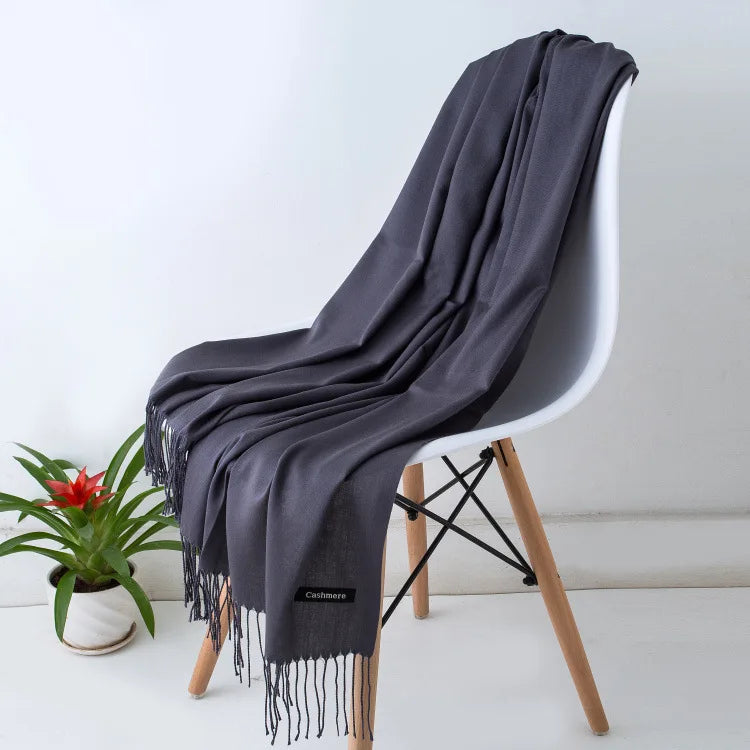 Warmer und eleganter Kaschmirschal für Frauen, perfekt für besondere Anlässe.