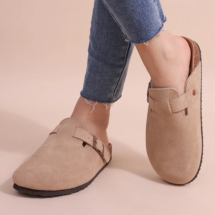 Bequeme Fußbett Sandalen für Damen: ergonomisch geformt, ideal als Sommerschuhe mit weicher Sohle.