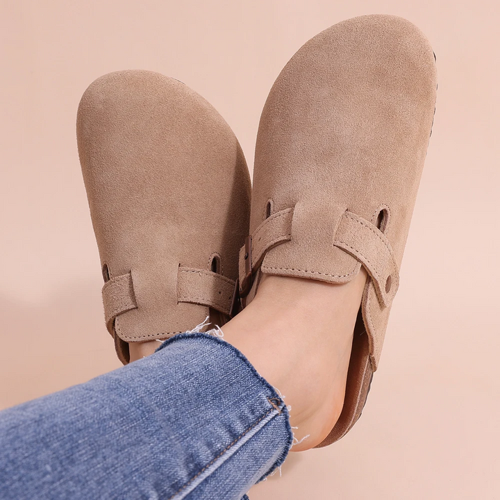 Flache Damen Sandalen mit weicher Sohle und optimaler Fußunterstützung, perfekt für Freizeit und Alltag.