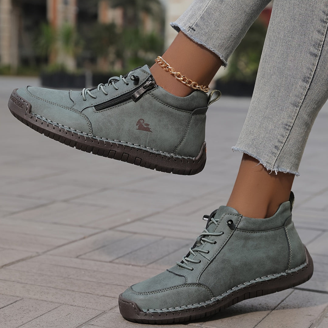 Moderne Damen Sneaker, breite Passform, orthopädische Unterstützung & atmungsaktives Design.