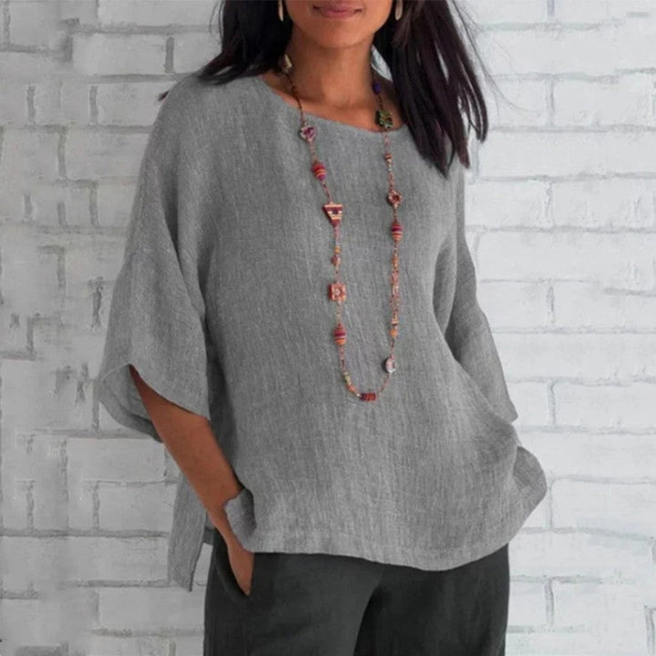 Bequemes graues Damen Kurzarm-Hemd, atmungsaktiv für warme Tage. Locker geschnittene Bluse, ideal für Freizeit.