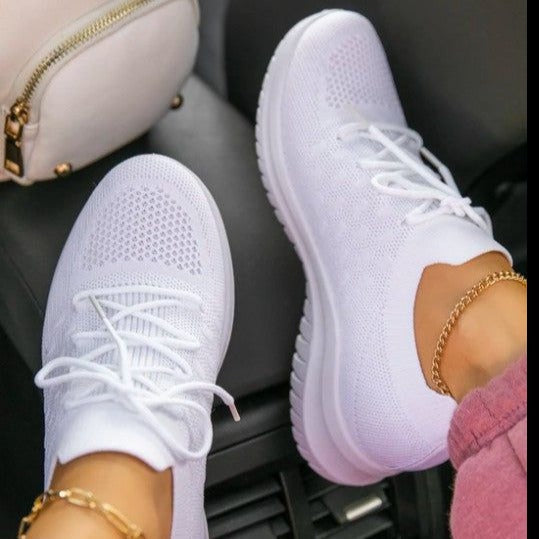 Ansicht von oben: Leichte Damen Sneakers, atmungsaktiv & rutschfest. Slipper für schnelles An- und Ausziehen.