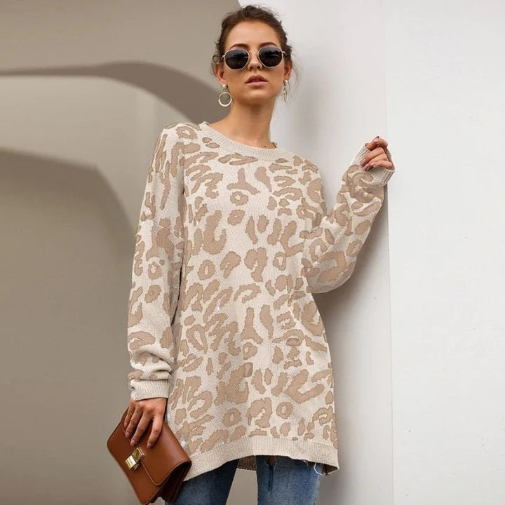 Eleganter Damen Strickpullover mit wildem Leopardenmuster, ideal für kalte Herbst- und Wintertage.
