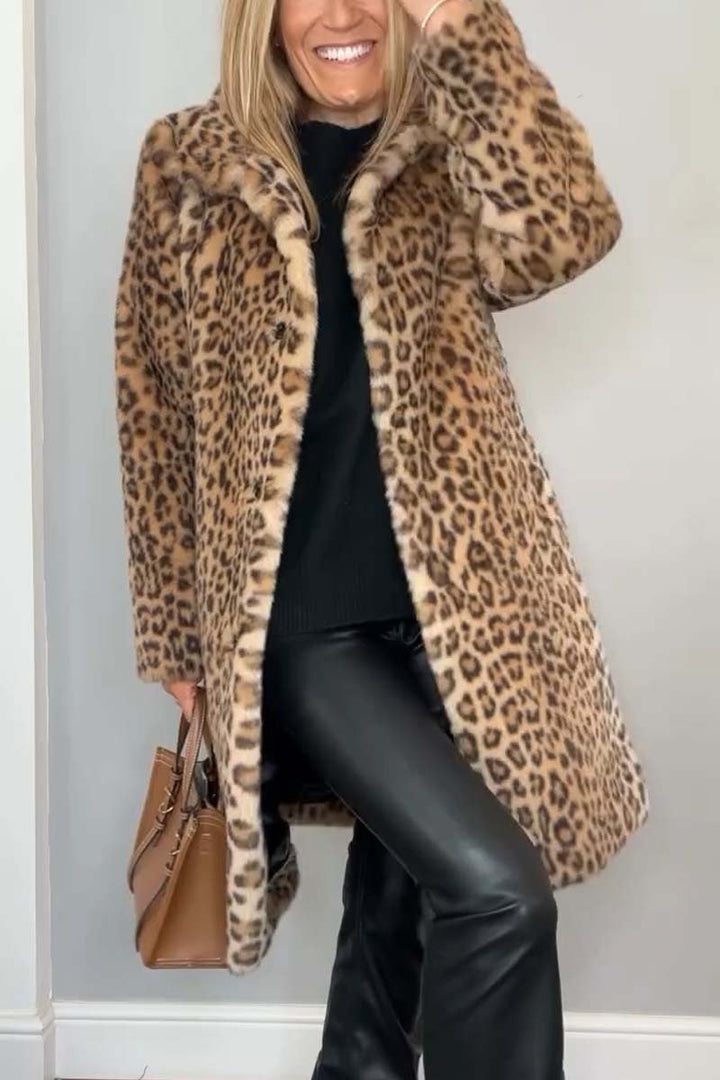 Eleganter Damen-Luxus-Mantel im Leoparden-Design mit modisch taillierter Passform für Herbst & Winter.