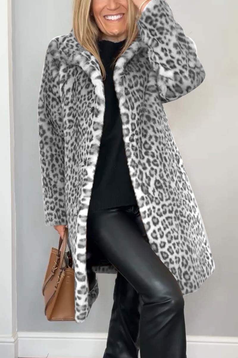 Damenmantel mit luxuriösem Leoparden-Animal-Print und eleganter taillierter Passform; ideal für Fashion-Statements.