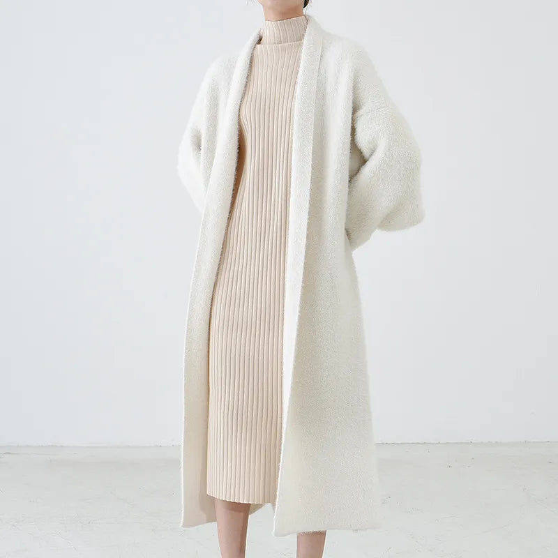 Damen Longline Cardigan Edith in hellem Ton, elegant und offen fallend, ideal für den Frühling.