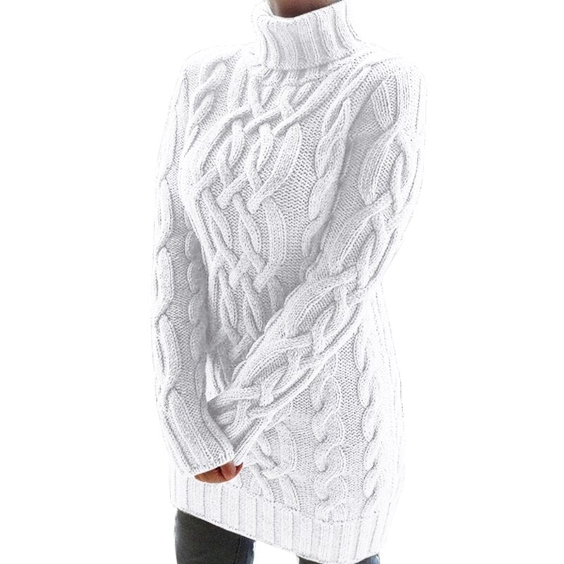 Elegantes Damen Strickkleid im Zopfmuster-Design mit hohem Rollkragen. Stylische Herbst-Winter-Mode.