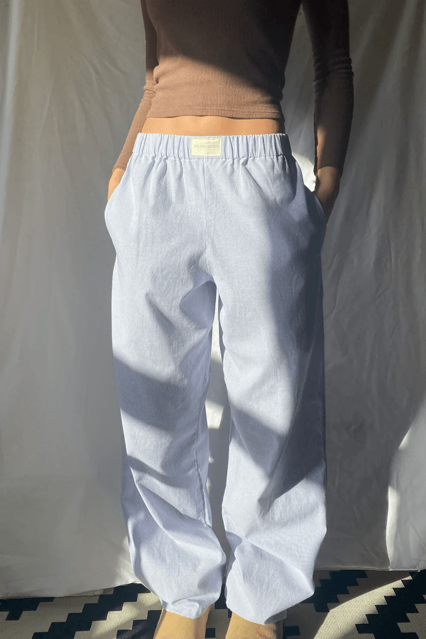 Damen Loungehose entspannter Schnitt, elastischer Bund & Seitentaschen. Bequeme Homewear & Freizeitkleidung.