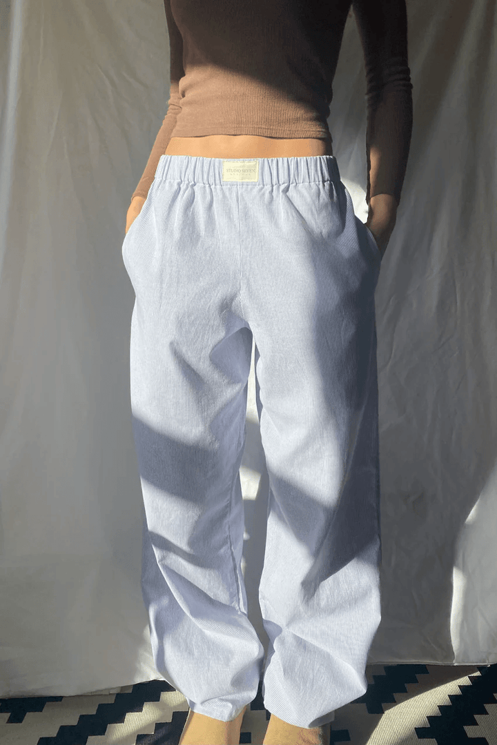 Damen Loungehose entspannter Schnitt, elastischer Bund & Seitentaschen. Bequeme Homewear & Freizeitkleidung.