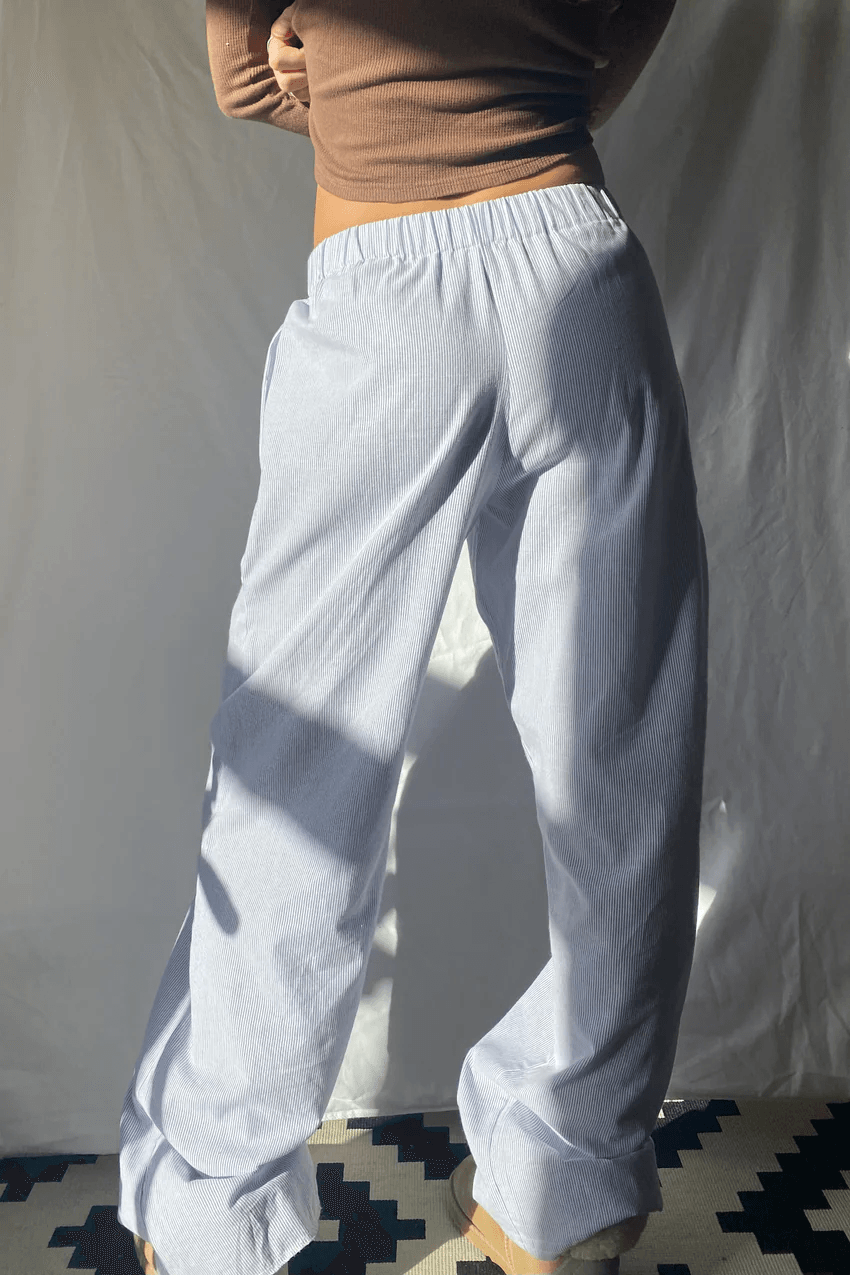 Detailaufnahme der weichen Damen Loungehose. Bequemer Stoff, elastischer Bund. Ideal für entspannte Freizeit & Homewear.