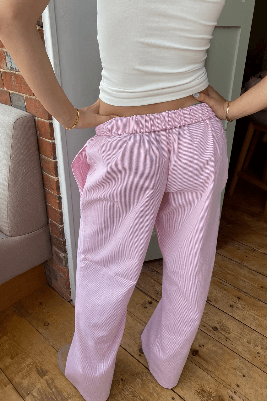 Vielseitige Damen Loungehose mit entspanntem Schnitt & elastischem Bund. Bequem für Alltag, Freizeit & stilvolle Homewear.