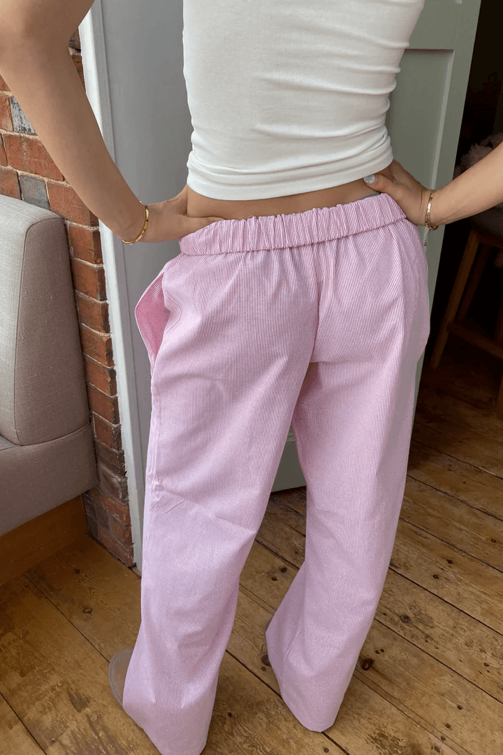Vielseitige Damen Loungehose mit entspanntem Schnitt & elastischem Bund. Bequem für Alltag, Freizeit & stilvolle Homewear.