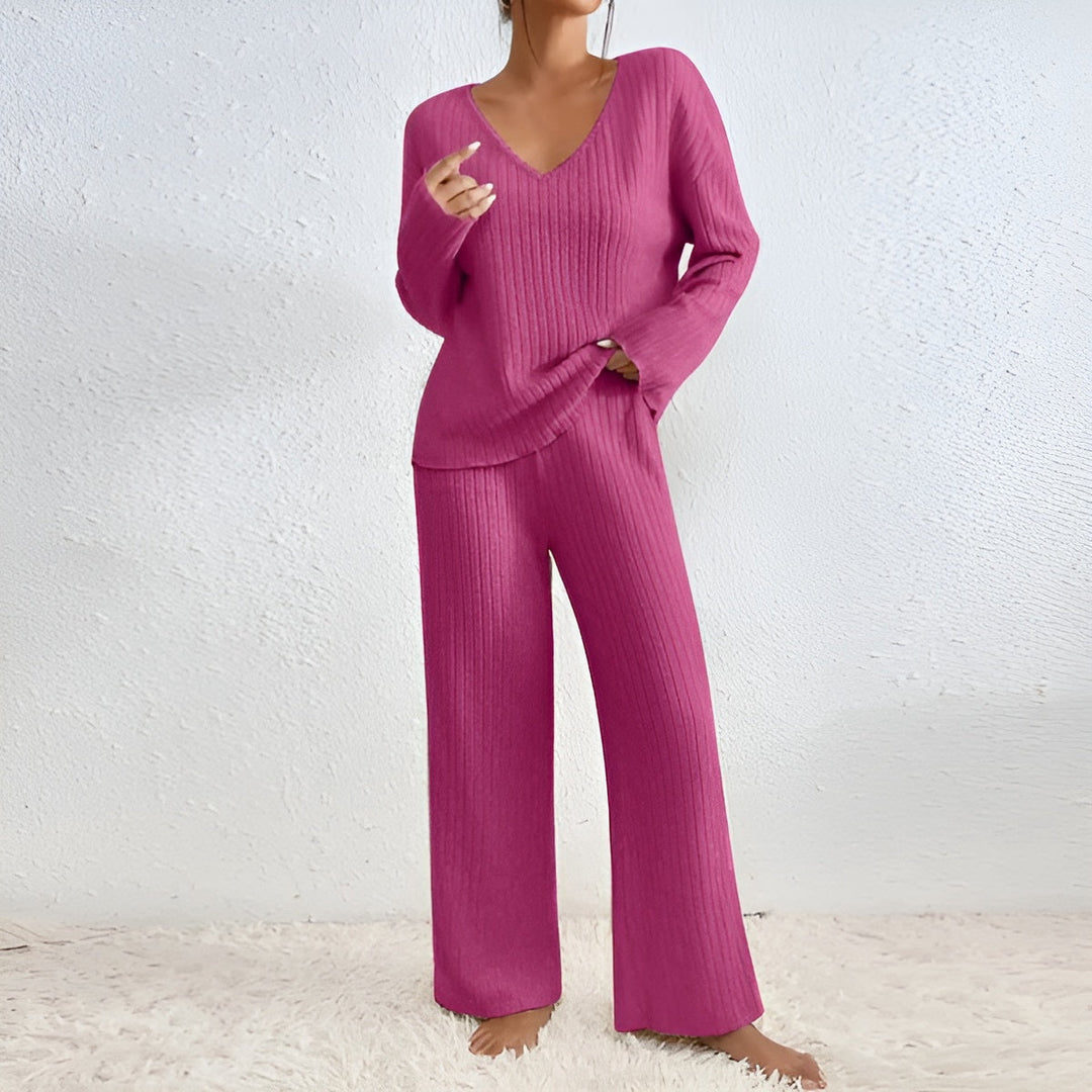 Damen Loungewear Set: Kuscheliger V-Ausschnitt Pullover & bequeme Hose für stilvolle Entspannung im Herbst/Winter.