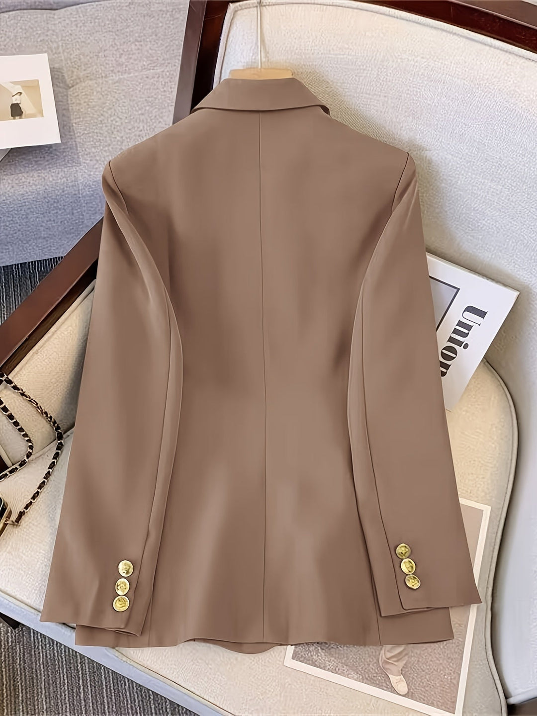 Modischer Damen-Doppelreiher-Blazer, tailliert. Perfekte Jacke für einen stilvollen Auftritt im Büro.