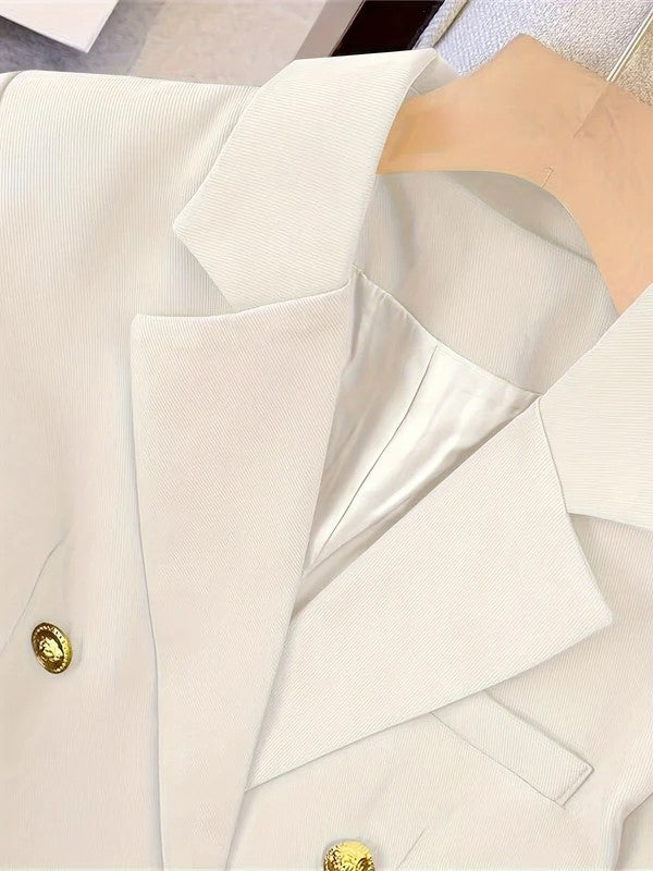 Vielseitiger Damen-Blazer, doppelreihig und tailliert. Für elegante Büro-Outfits und Smart-Casual-Mode.