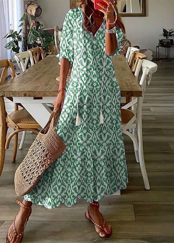 Kurzarmliges Damen-Strandkleid mit floralem Muster und praktischem Kordelzug, ideal für warme Sommertage.