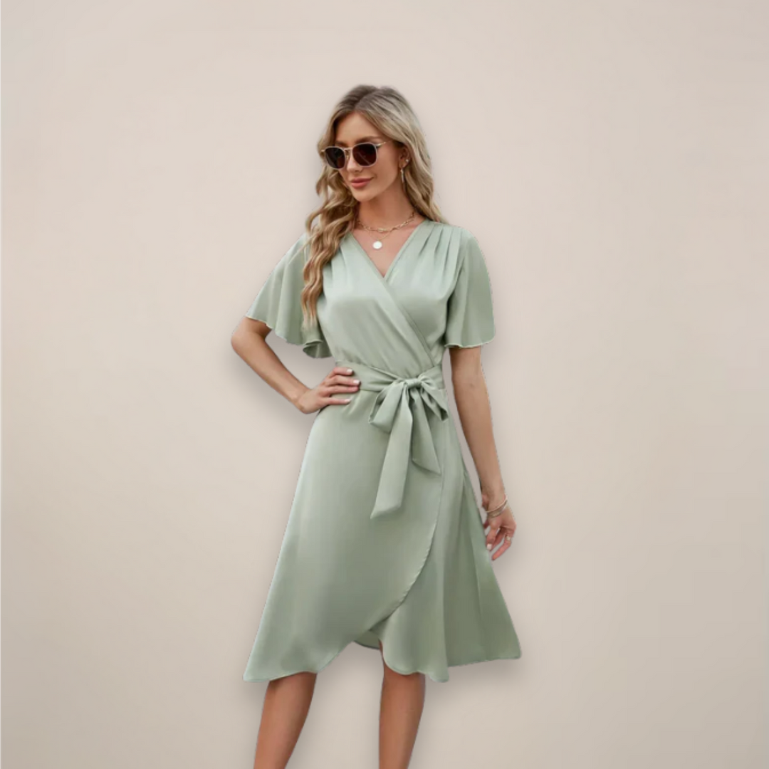 Luftiges Damen Midi-Wickelkleid mit chicem Frontknoten. Ideales Freizeitkleid für warme Tage.