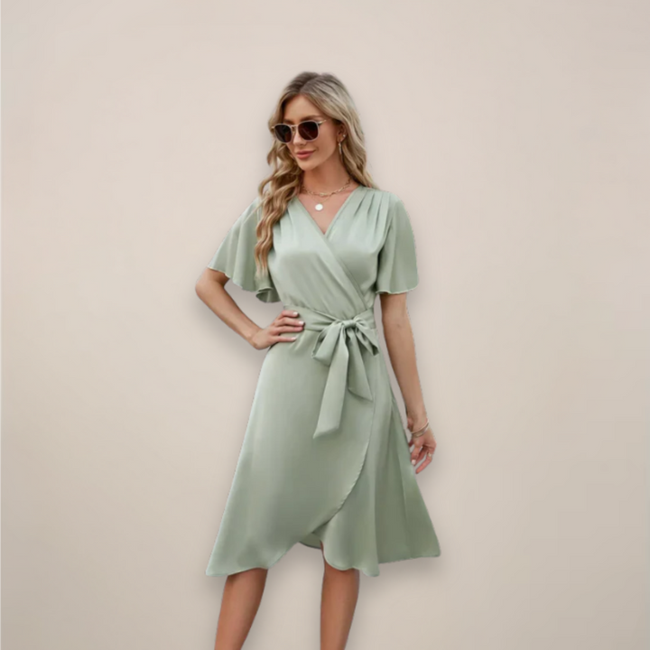 Luftiges Damen Midi-Wickelkleid mit chicem Frontknoten. Ideales Freizeitkleid für warme Tage.