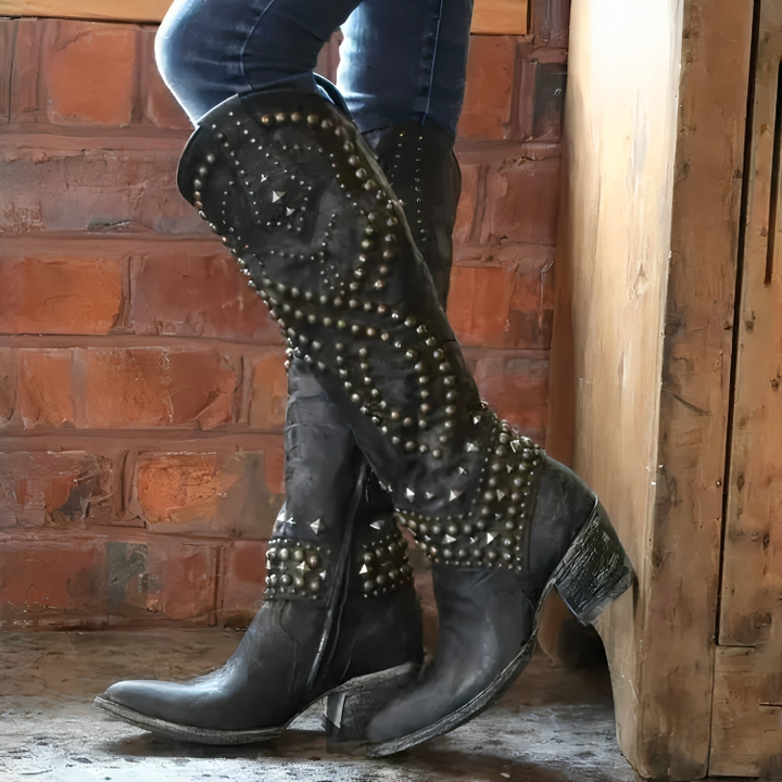 Elegante Damen Western Stiefel mit Nieten. Hochwertige Damenschuhe für den Frühling, erhältlich in verschiedenen Farben.