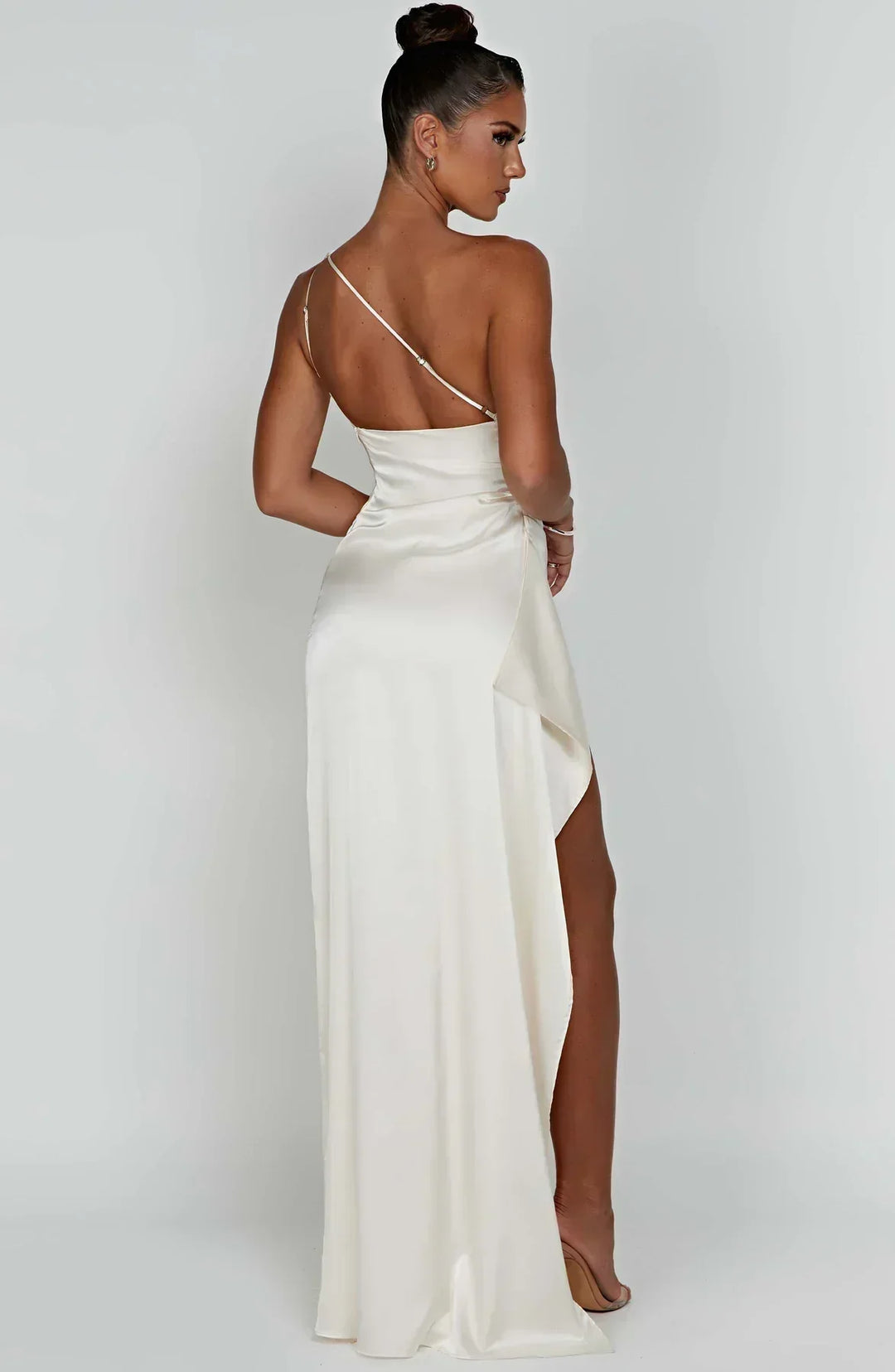 Atemberaubendes Damen Maxikleid, One-Shoulder, perfekt für Hochzeiten und Feiern.