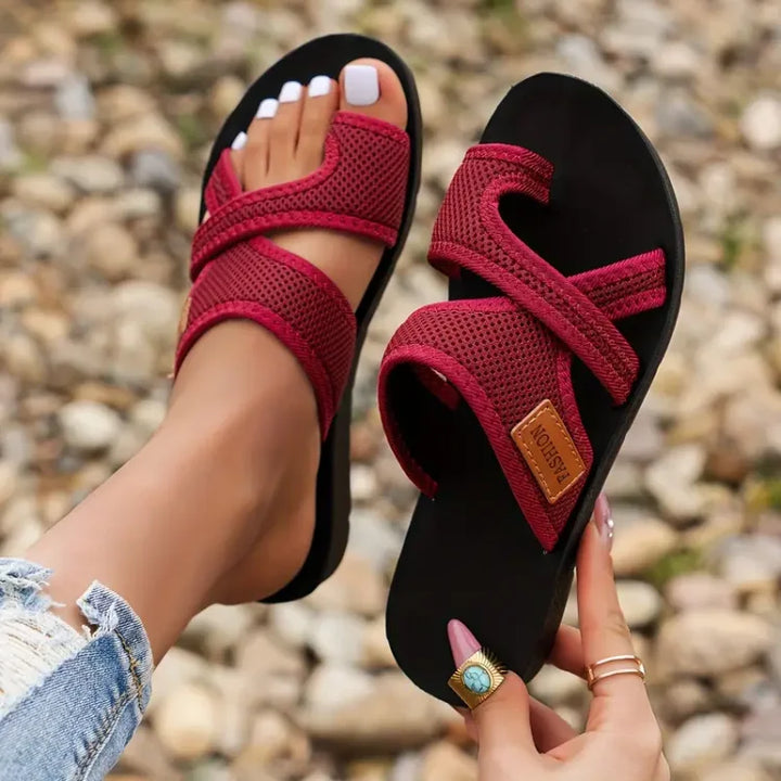 Stilvolle Damen Sommersandalen mit eleganten Kreuzriemen; orthopädisch für höchsten Komfort.