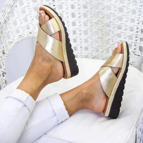 Schwarze Damen Sommerschuhe, orthopädisch und flach. Stilvolle Sandalen für bequemen Gehkomfort.