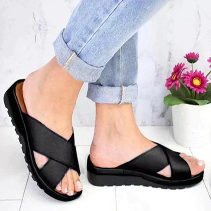 Bequeme Grüne Orthopädische Sandalen für Damen. Flache Sommerschuhe mit optimalem Komfort für den Alltag.